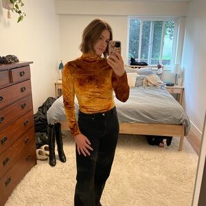 Crushed Velvet Longsleeve Mockneck Top